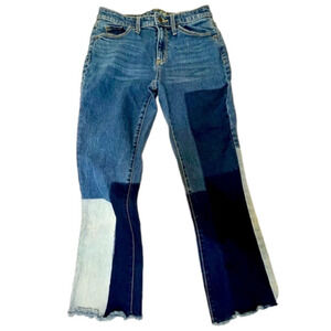 Universal Threads Jeans patchwork SZ 26/2R with a frayed hemline. So cute